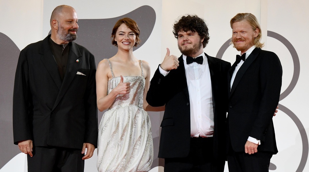 Αποθέωση για το «Bugonia» στη Βενετία: 7λεπτο standing ovation για τον Γιώργο Λάνθιμο και την Έμα Στόουν 