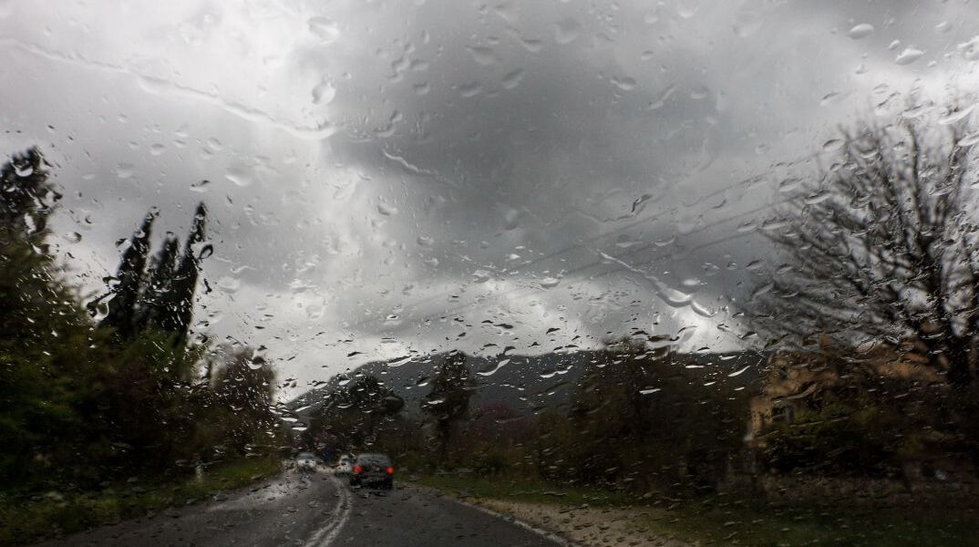 Κέρκυρα: Προβλήματα στους δρόμους, στο αεροδρόμιο και στο δίκτυο ηλεκτροδότησης από καταρρακτώδη βροχή