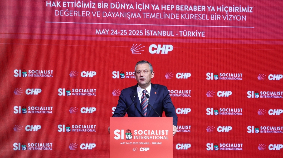 Ο πρόεδρος του CHP και αρχηγός της κεμαλικής αξιωματικής αντιπολίτευσης Οζγκιούρ Οζέλ