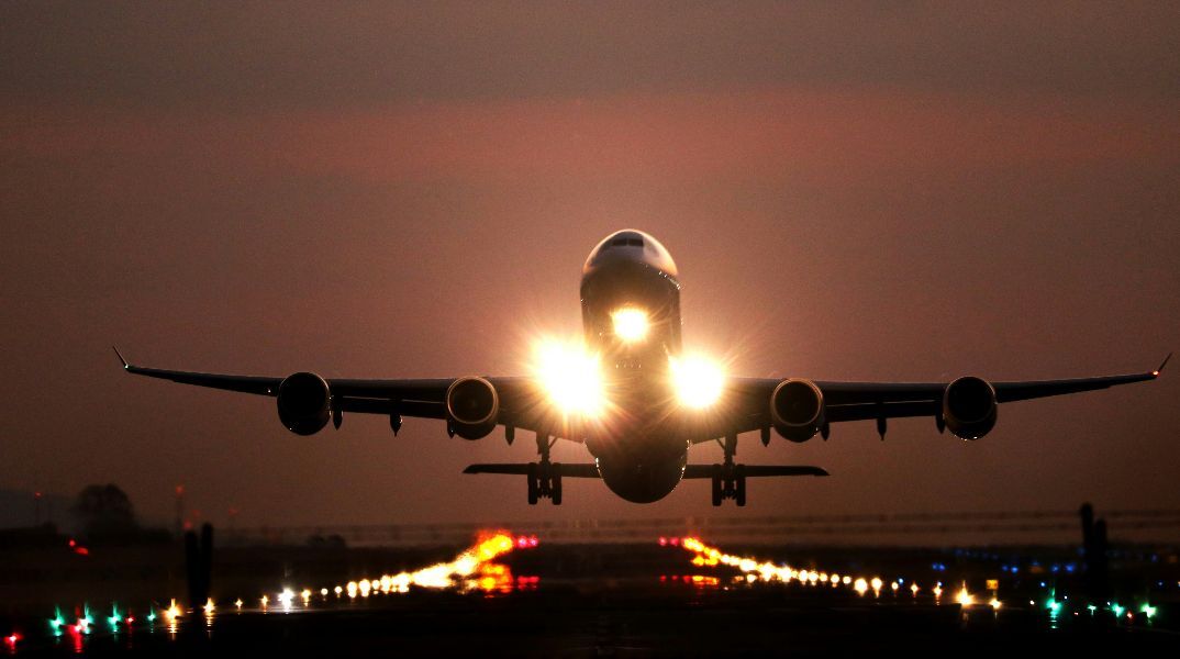 Αεροσκάφος τη στιγμή της απογείωσης