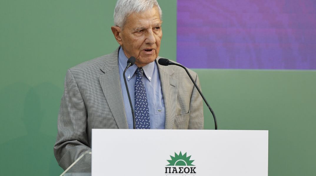 ΕΚΔΗΛΩΣΕΙΣ ΓΙΑ ΤΟΝ ΕΟΡΤΑΣΜΟ ΤΗΣ 51ης ΕΠΕΤΕΙΟΥ ΑΠΟ ΤΗΝ ΙΔΡΥΤΙΚΗ ΔΙΑΚΗΡΥΞΗ ΤΟΥ ΠΑΣΟΚ (ΓΙΩΡΓΟΣ ΚΟΝΤΑΡΙΝΗΣ / EUROKINISSI)