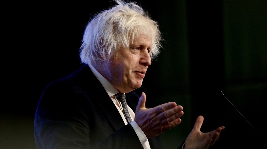 Μπόρις Τζόνσον: «Αηδιαστική» η υποδοχή Πούτιν από τον Τραμπ στην Αλάσκα