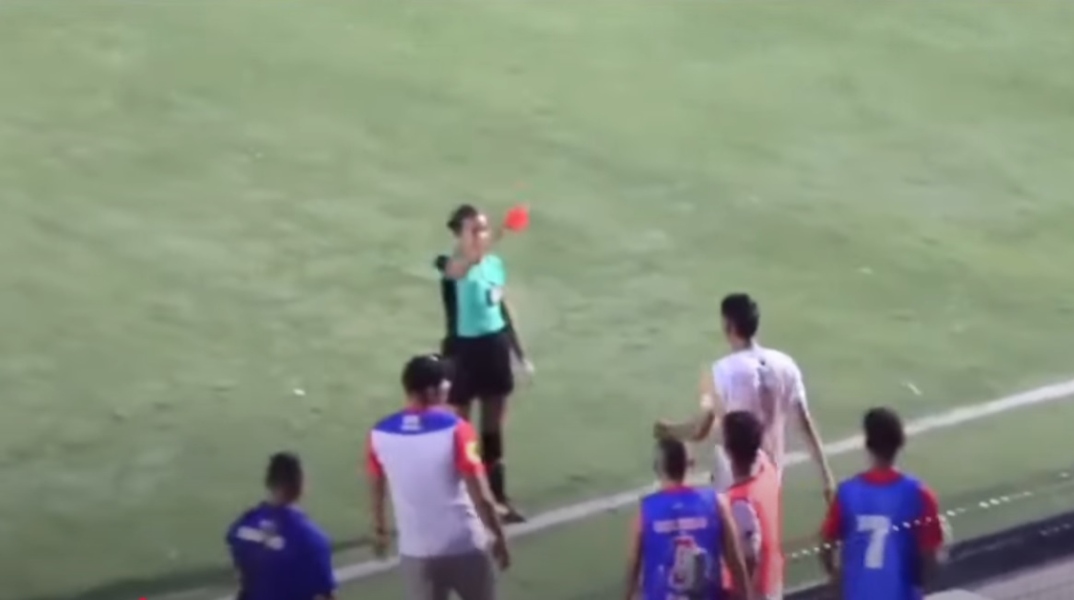 Κολομβία: Ποδοσφαιριστής χαστούκισε γυναίκα διαιτητή