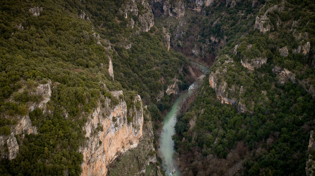 Φαράγγι του Βίκου: Νεκρή η Ολλανδή τουρίστρια – Έπεσε από ύψος 300 μέτρων