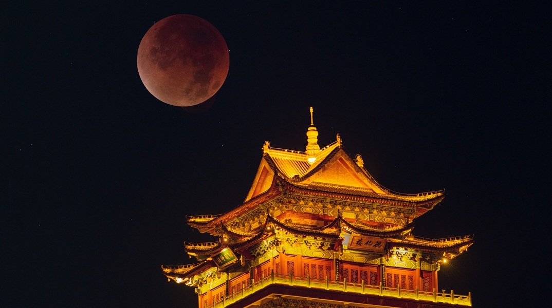 Ματωμένο φεγγάρι: Υπερθέαμα στον νυχτερινό ουρανό - Οι ωραιότερες λήψεις από όλο τον κόσμο