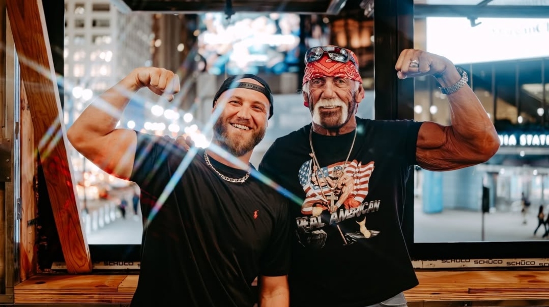 Ο Νικ Χόγκαν με τον πατέρα του, Χαλκ Χόγκαν