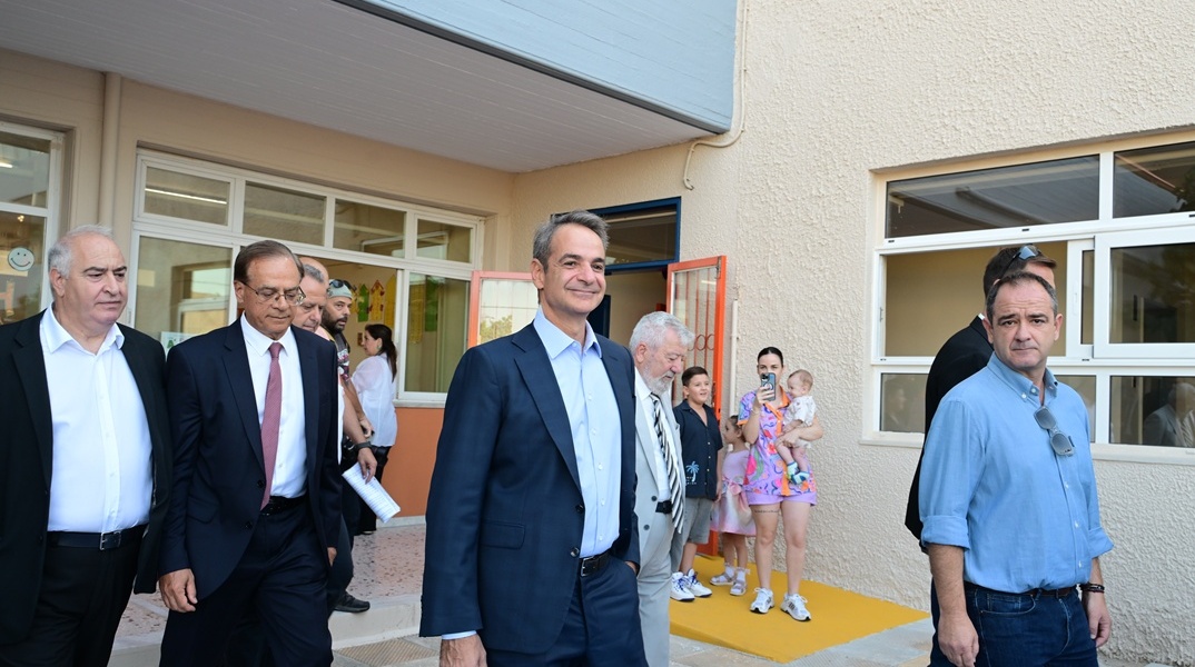 Κυριάκος Μητσοτάκης: Στο 8ο Δημοτικό Ν. Φιλαδέλφειας για τον αγιασμό της νέας σχολικής χρονιάς 