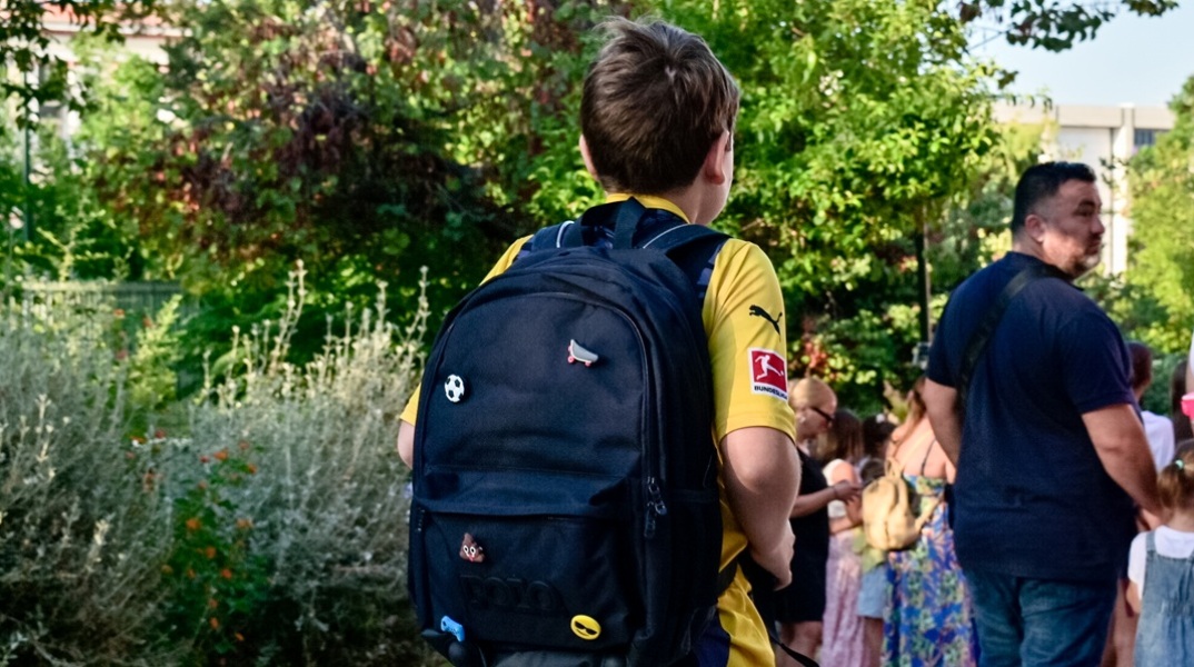 «Ήθελα κι άλλες διακοπές, να τελειώσει ο αγιασμός και να πάω να κοιμηθώ» - Επική ατάκα μαθητή για την επιστροφή στο σχολείο