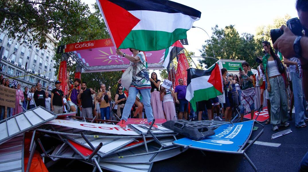 Διαδηλώσεις υπέρ της Παλαιστίνης διέκοψαν τον τερματισμό διάσημου ποδηλατικού αγώνα στην Ισπανία