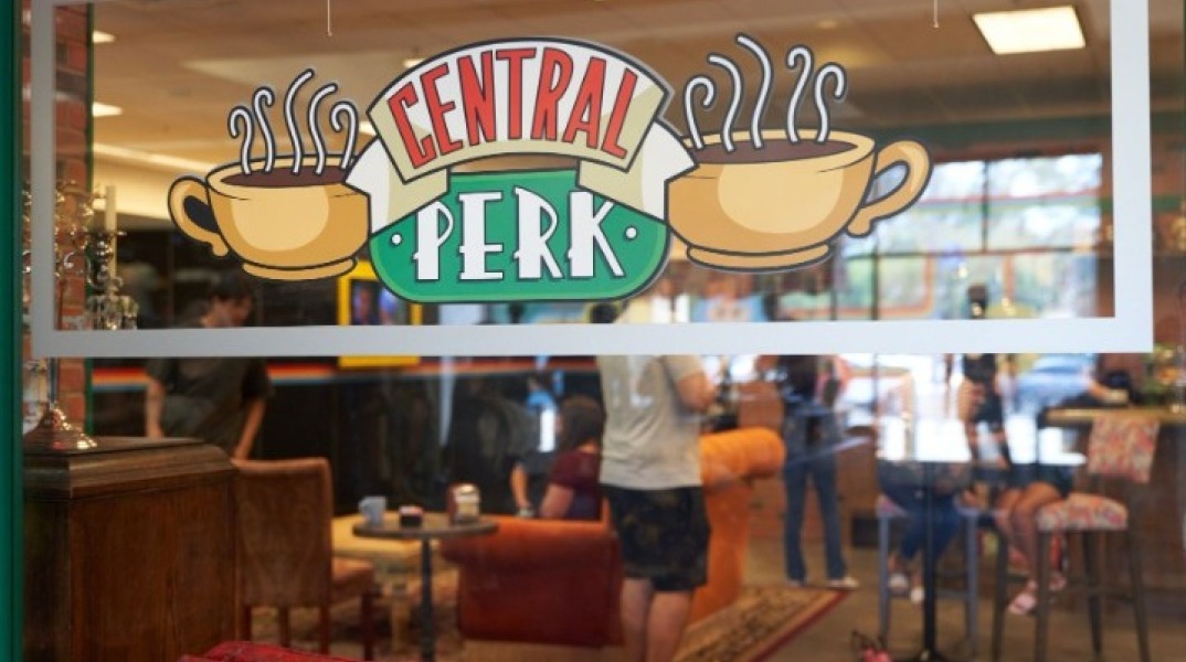 Το Central Perk «ζωντανεύει» στην Times Square – Έρχεται το πρώτο καφέ εμπνευσμένο από τα «Φιλαράκια»