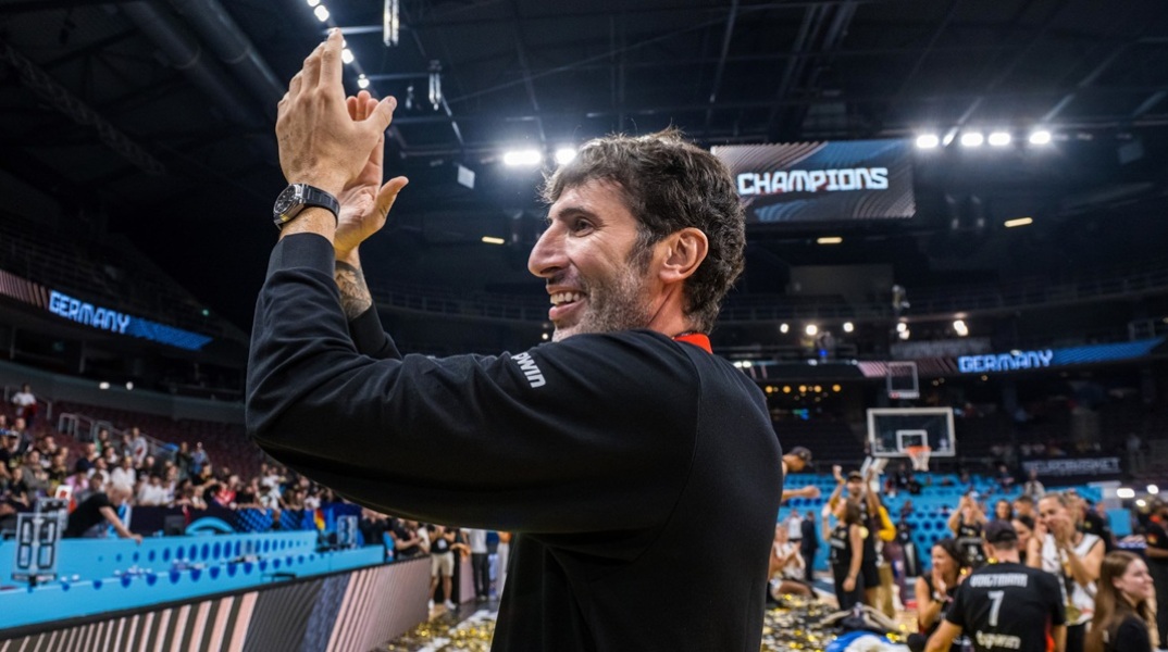 Ο προπονητής της Γερμανίας, Άλεξ Μουμπρού