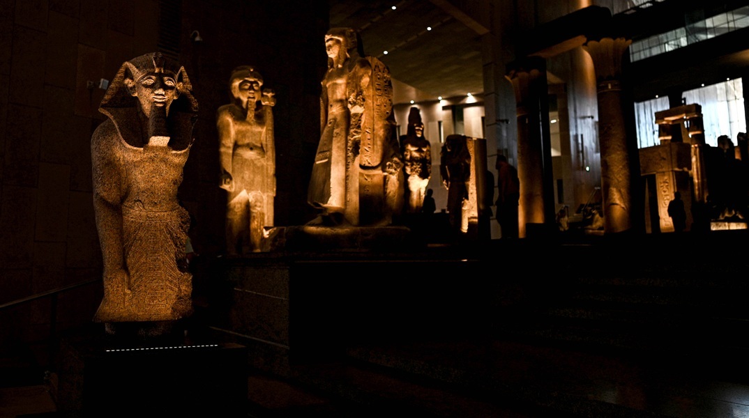 «Φτερά» έκανε το χρυσό βραχιόλι 3000 ετών του φαραώ Αμενεμοπέ από το Αιγυπτιακό Μουσείο