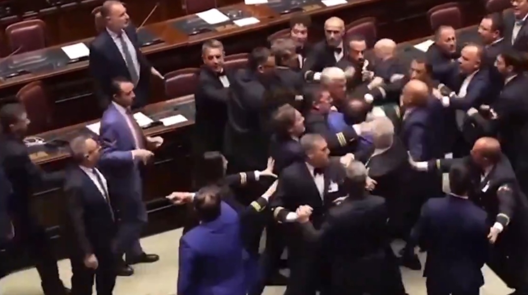 Ιταλία: Βουλευτές πιάστηκαν στα χέρια