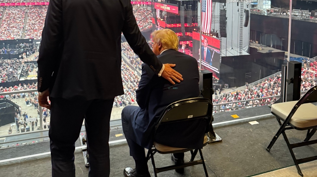 Ο Ντόναλντ Τραμπ στην κηδεία του Τσάρλι Κερκ