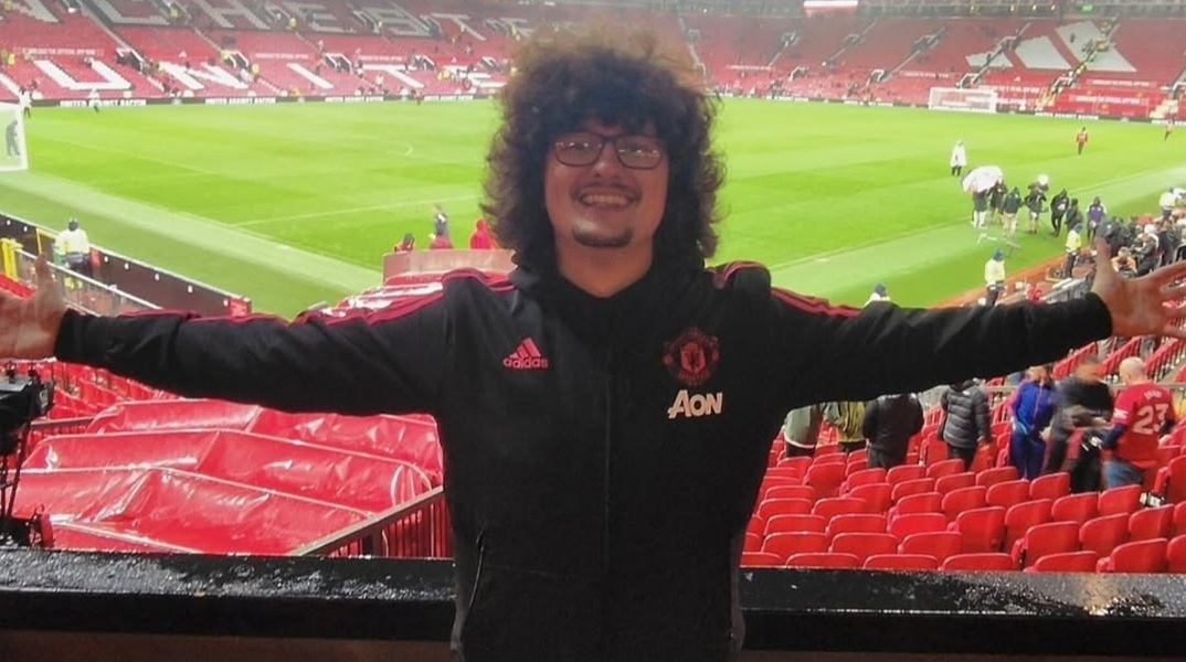 Ο viral φίλαθλος της Μάντσεστερ Γιουνάιτεντ δέχθηκε επίθεση – Δεν θα κουρευτεί μέχρι να κάνει η ομάδα του πέντε σερί νίκες