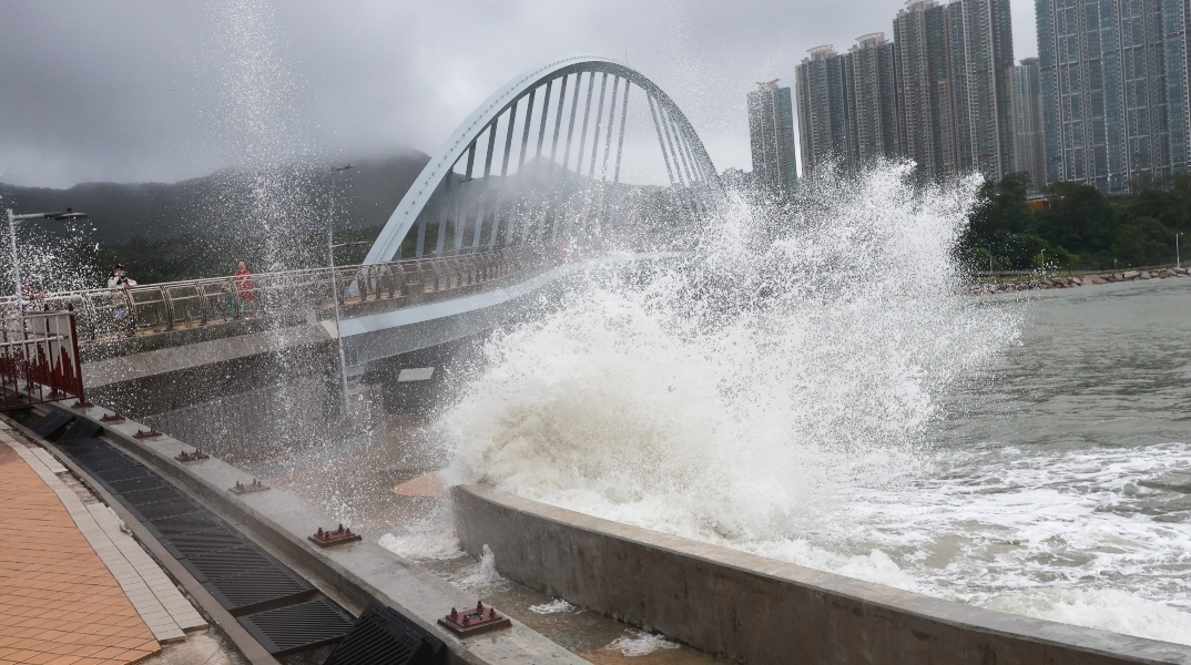 Ο τυφώνας Ραγκάσα σαρώνει την Νότια Κίνα