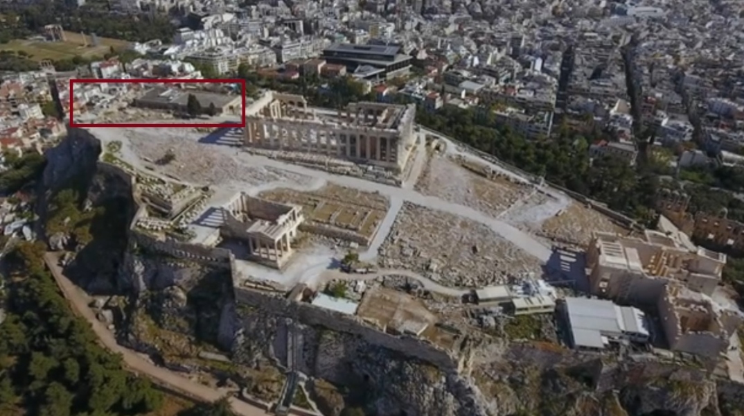 Άποψη του Ιερού Βράχου της Ακρόπολης με την περιοχή της επέμβασης