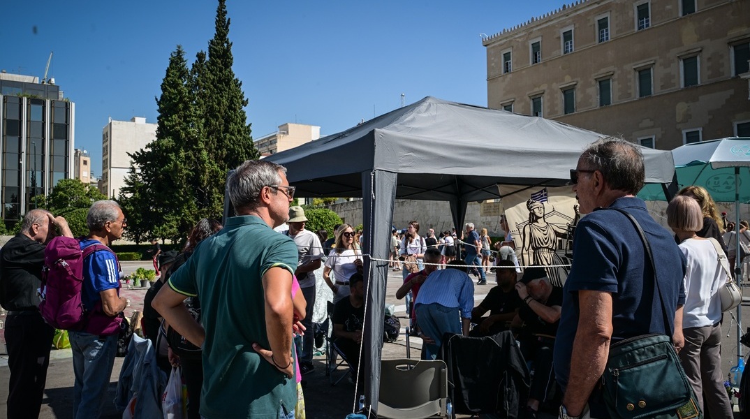 Στο νοσοκομείο μεταφέρθηκε ο απεργός πείνας Δημήτρης Οικονομόπουλος - Αισθάνθηκε έντονη αδιαθεσία