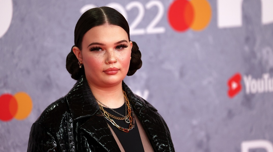 Η Λόλα Γιανγκ κατέρρευσε σε σκηνή μουσικού φεστιβάλ - Είχε ακυρώσει συναυλία για λόγους ψυχικής υγείας