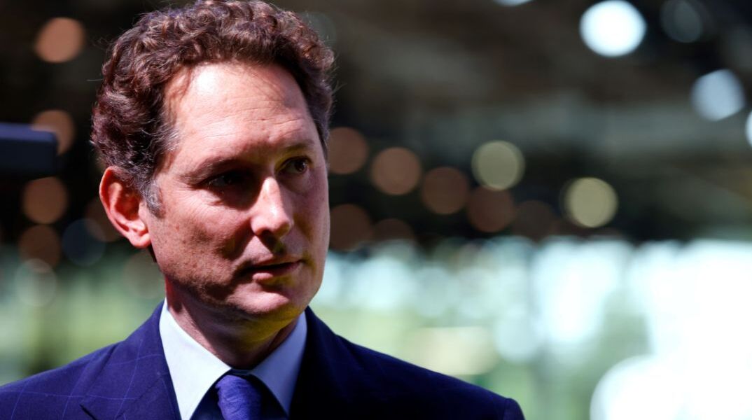 Νέα κόντρα του Τζον Έλκαν με τη μητέρα του για την κληρονομιά του Ανιέλι