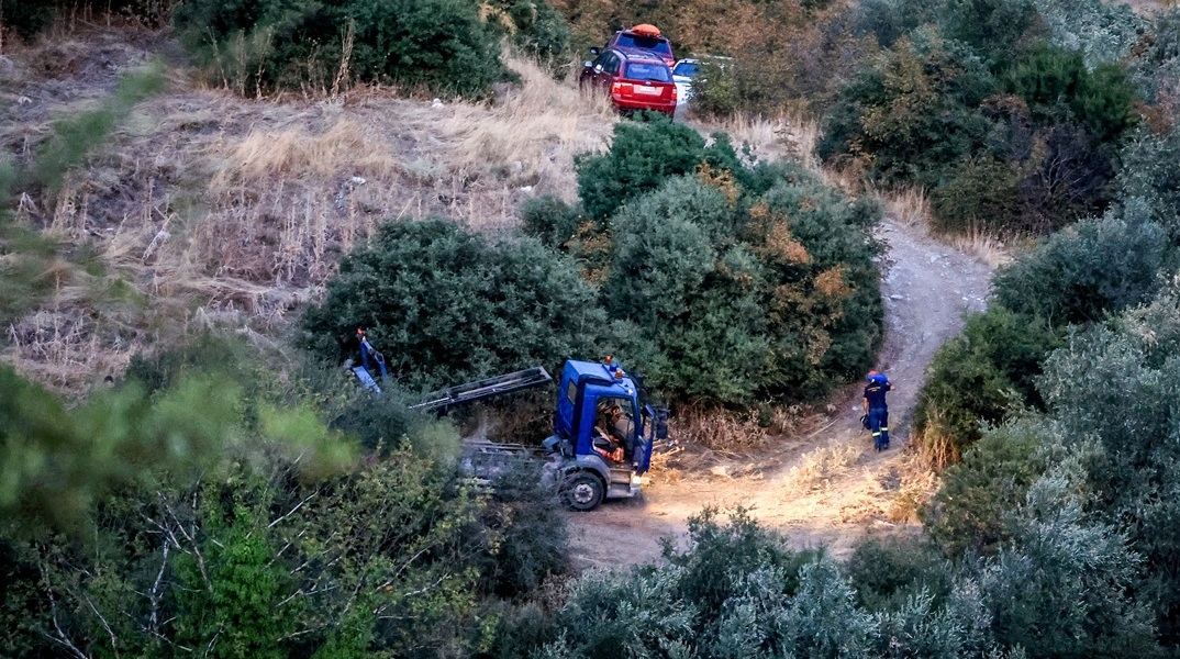 Αίσιο τέλος για τον 53χρονο που εγκλωβίστηκε σε αυτοσχέδια σήραγγα στην Λάρισα – Ανασύρθηκε σώος