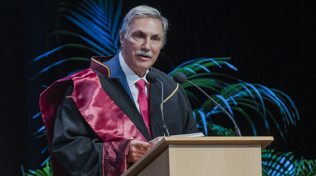 Επίτιμος διδάκτωρ του Πανεπιστημίου Πειραιά ο Πρόεδρος του Ιδρύματος Ωνάση, Αντώνης Σ. Παπαδημητρίου