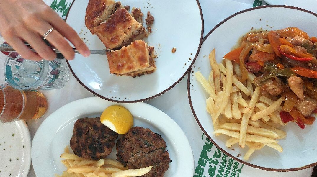 16 καφενεία, ταβέρνες κι εστιατόρια για να φας οικονομικά και χορταστικά