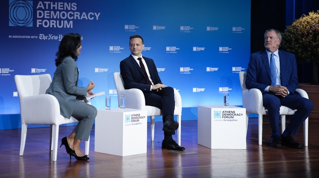 Χάρης Δούκας και Μπιλ ντε Μπλάζιο στο Athens Democracy Forum