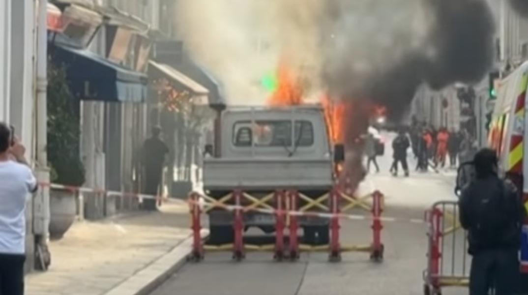 Γαλλία: Φωτιά σε φορτηγό