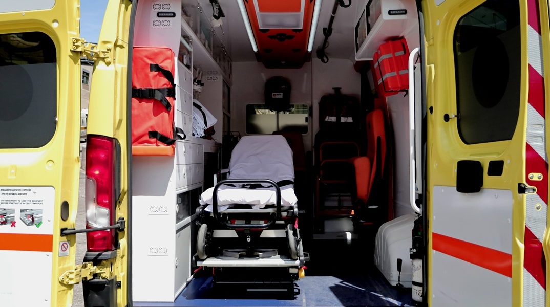 Αλεξανδρούπολη: Άνοιξε η πόρτα ασθενοφόρου και έπεσε το φορείο με την ασθενή στον δρόμο - Διατάχθηκε ΕΔΕ