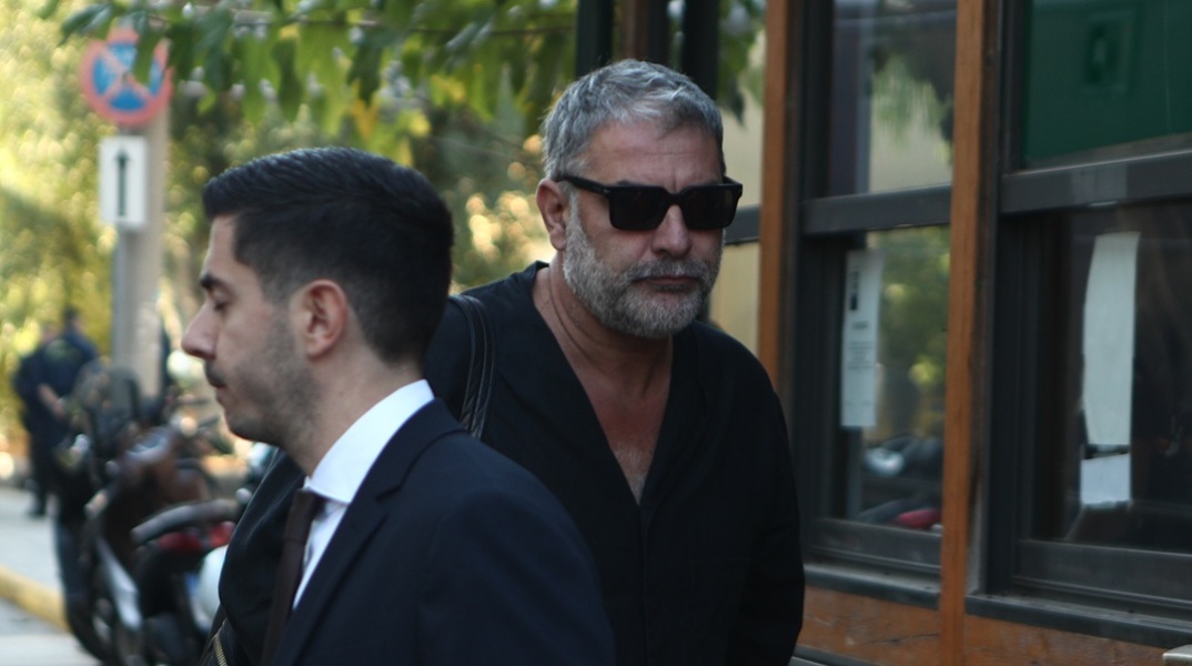 Ένοχος για το τροχαίο στη Φιλοθέη ο Βασίλης Μπισμπίκης - Του επιβλήθηκε ποινή 7.000 ευρώ