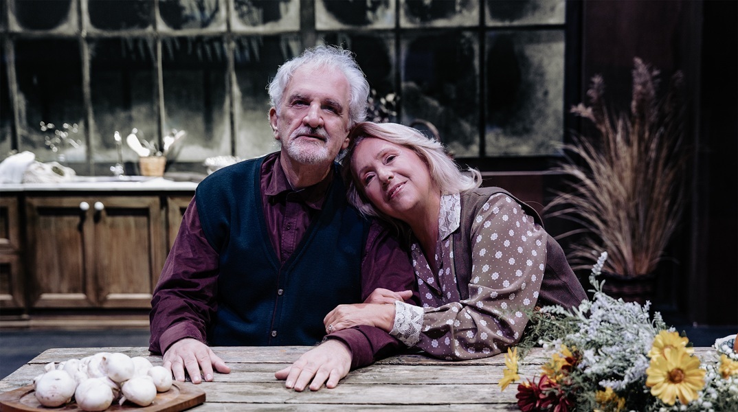 Η Ζωή Ρηγοπούλου και ο Δημήτρης Καταλειφός πρωταγωνιστούν στο «Πριν ανοίξουμε φτερά» του Φλοριάν Ζελέρ