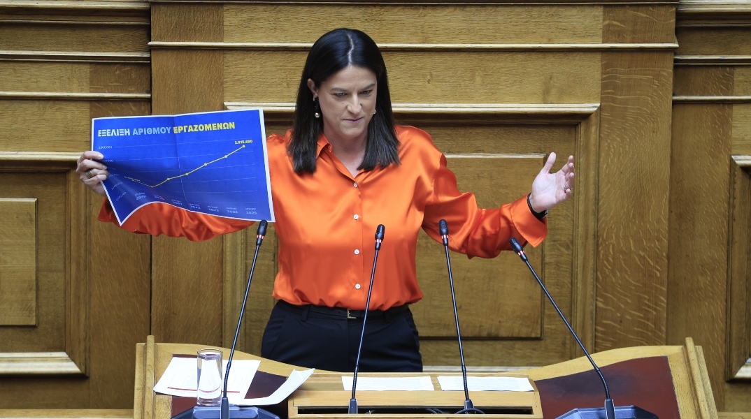 Η υπουργός Εργασίας και Κοινωνικής Ασφάλισης, Νίκη Κεραμέως