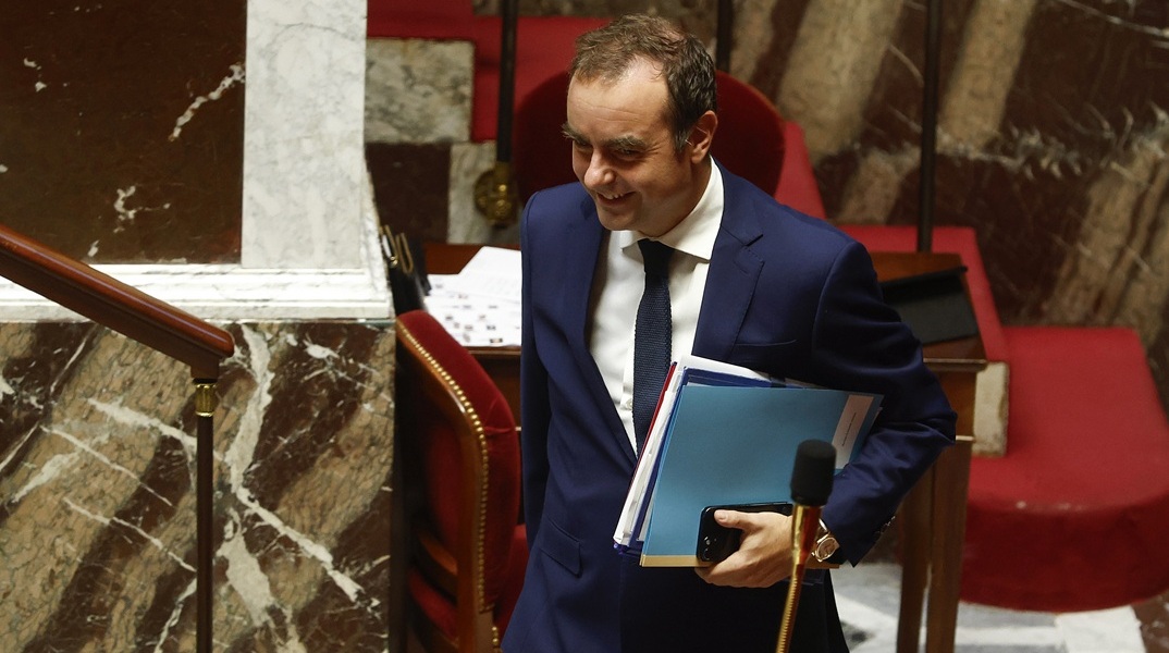 Γαλλία: Απορρίφθηκε η πρώτη πρόταση μομφής κατά της κυβέρνησης Λεκορνί