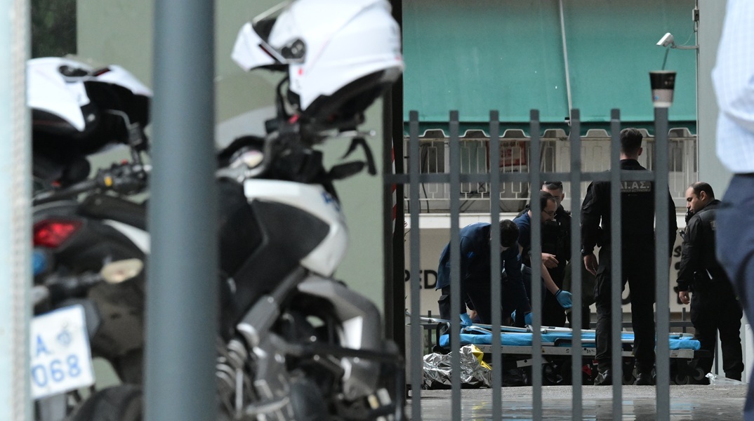 Νεκρός ο άνδρας που έπεσε από τον Πύργο Απόλλων στους Αμπελόκηπους