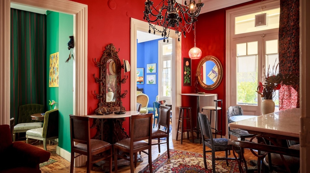 Καφέ - μπαρ Ενοχές στην πλατεία Ναβαρίνου