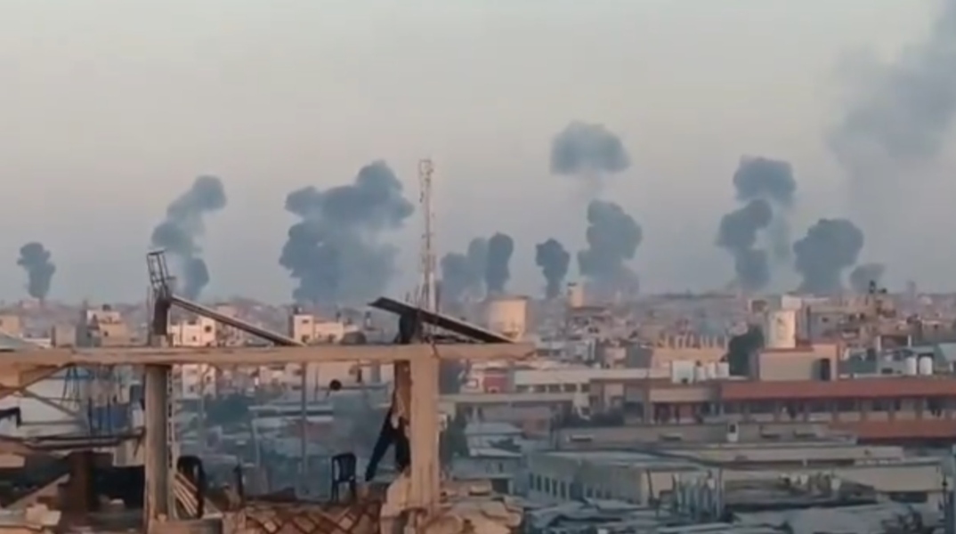 εκρηξη, καπνοι, σπιτια, βουνα