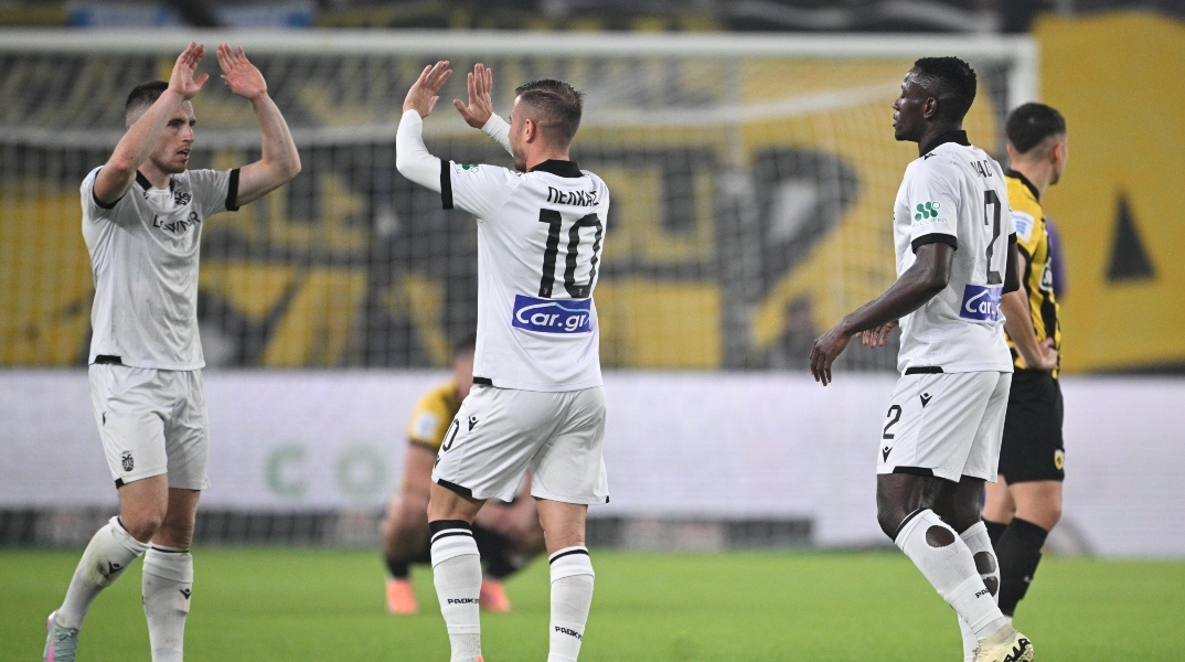 ποδοσφαιριστες πανυγηριζουν