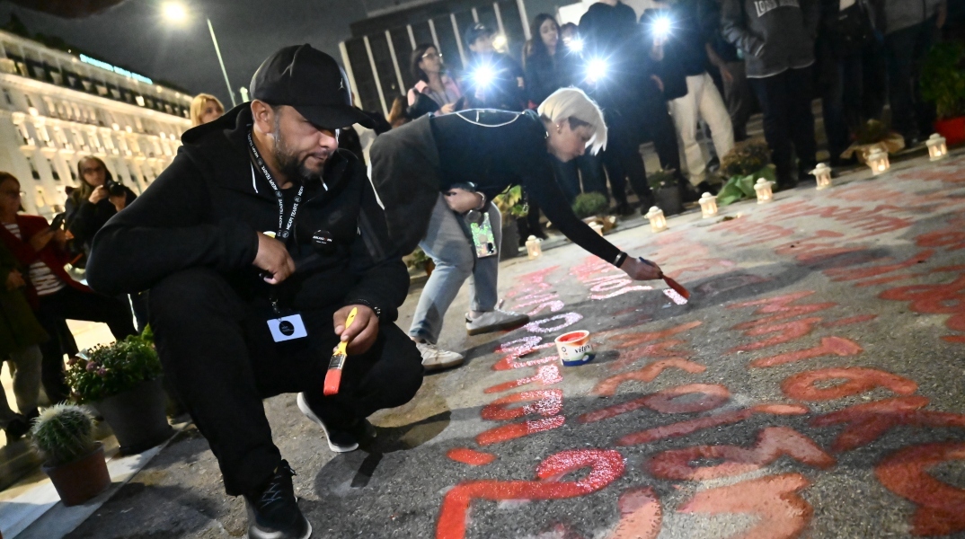 Συγγενείς των θυμάτων έγραψαν ξανά τα ονόματα