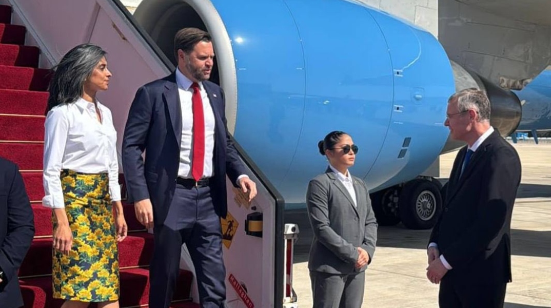 Ο αντιπρόεδρος των ΗΠΑ Τζέι Ντι Βανς με τη σύζυγό του, Ούσα Τσιλουκούρι