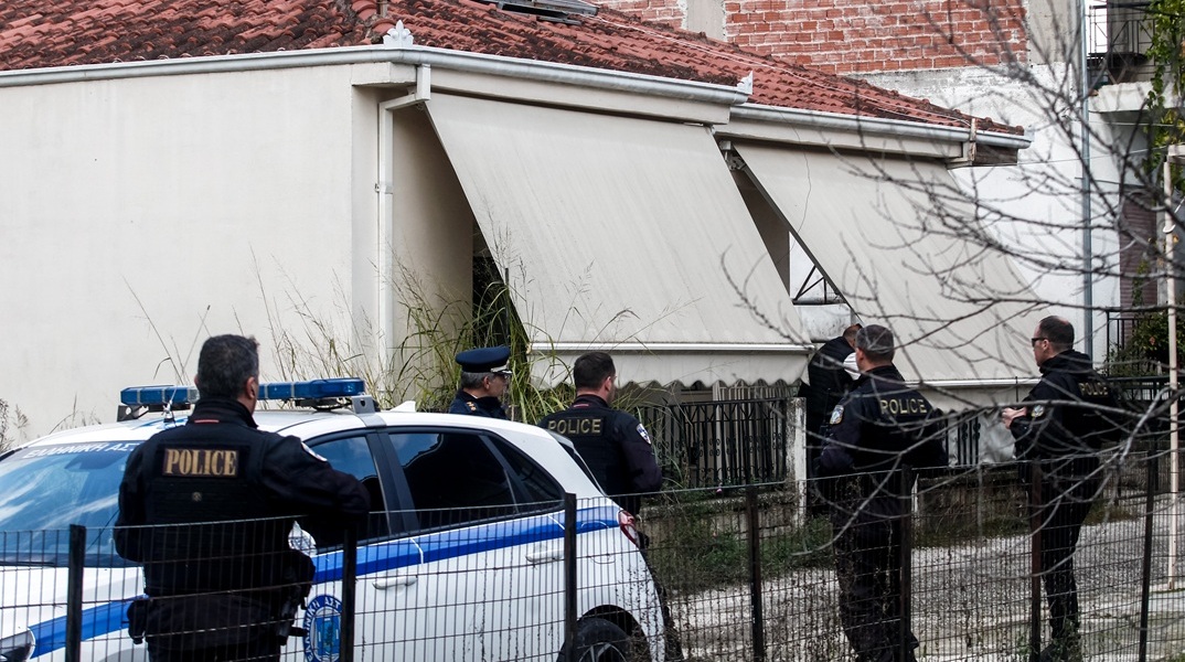 Τρίκαλα: Τι υποστηρίζει ο 18χρονος που έπνιξε τη μητέρα του