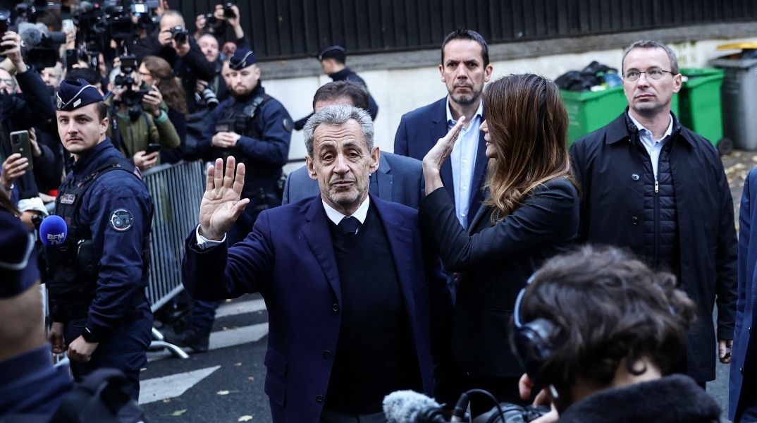 Ο πρώην Γάλλος πρόεδρος Νικολά Σαρκοζί και η σύζυγός του, Κάρλα Μπρούνι 