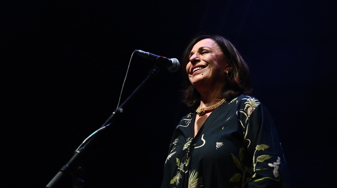 Η Χάρις Αλεξίου αποχαιρετά τον Διονύση Σαββόπουλο: Κρατώ ό,τι υπήρξες, σαν φάρο στα σκοτάδια μου