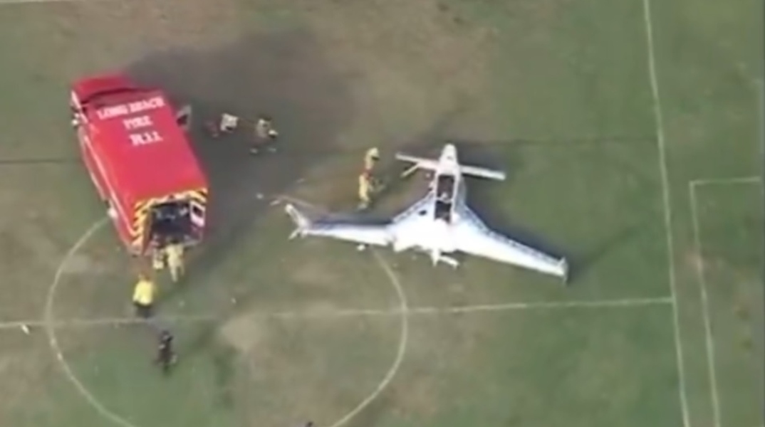 Αναγκαστική προσγείωση αεροσκάφους σε γήπεδο ποδοσφαίρου