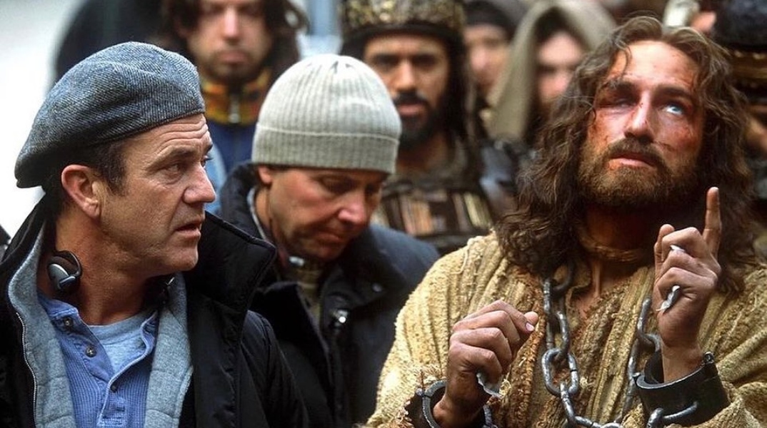 Ο Μελ Γκίμπσον στα γυρίσματα του «The Resurrection Of The Christ» με τον Τζάακκο Όχτονεν