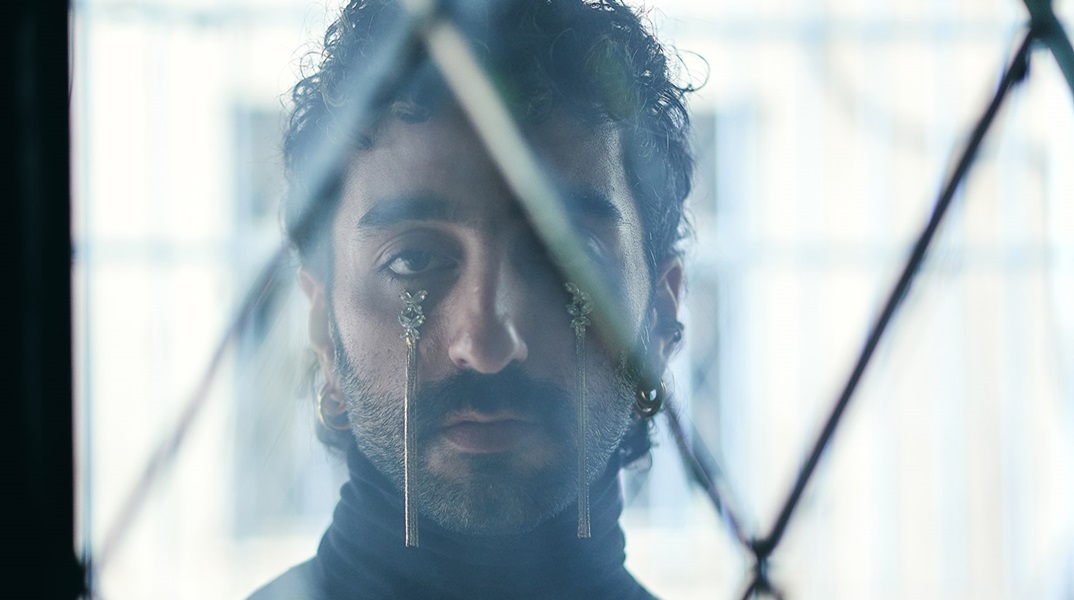 «Κάπου περνούσε μια φωνή»