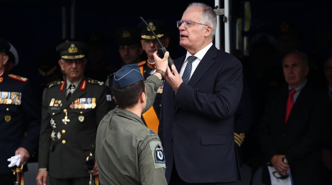 Συνομιλία μέσω ασυρμάτου του Κων. Τασούλα με βετεράνο πιλότο την ώρα της αεροπορικής επίδειξης