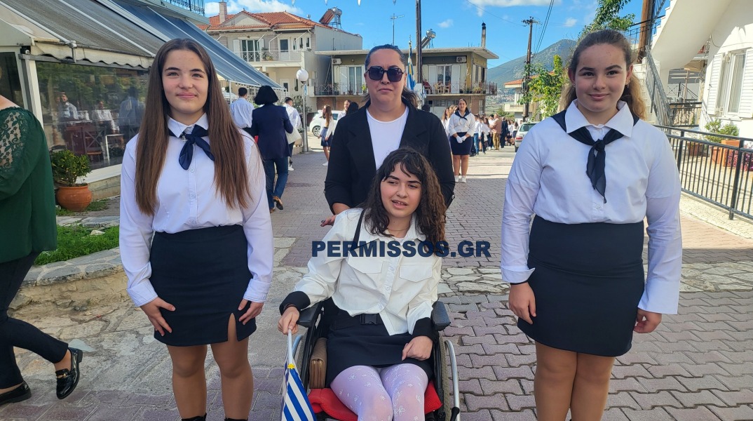 H Αλεξία παρέλασε έξι χρόνια μετά τον τραυματισμό της από αδέσποτη σφαίρα