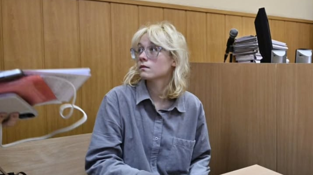 Η Νταϊάνα Λογκίνοβα κατά τη διάρκεια δίκης