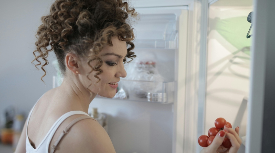 Τα τρόφιμα που δεν πρέπει ποτέ να αποθηκεύεις στην πόρτα του ψυγείου σου